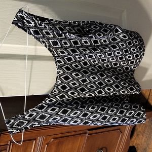 Womens sleeveless black and white print.